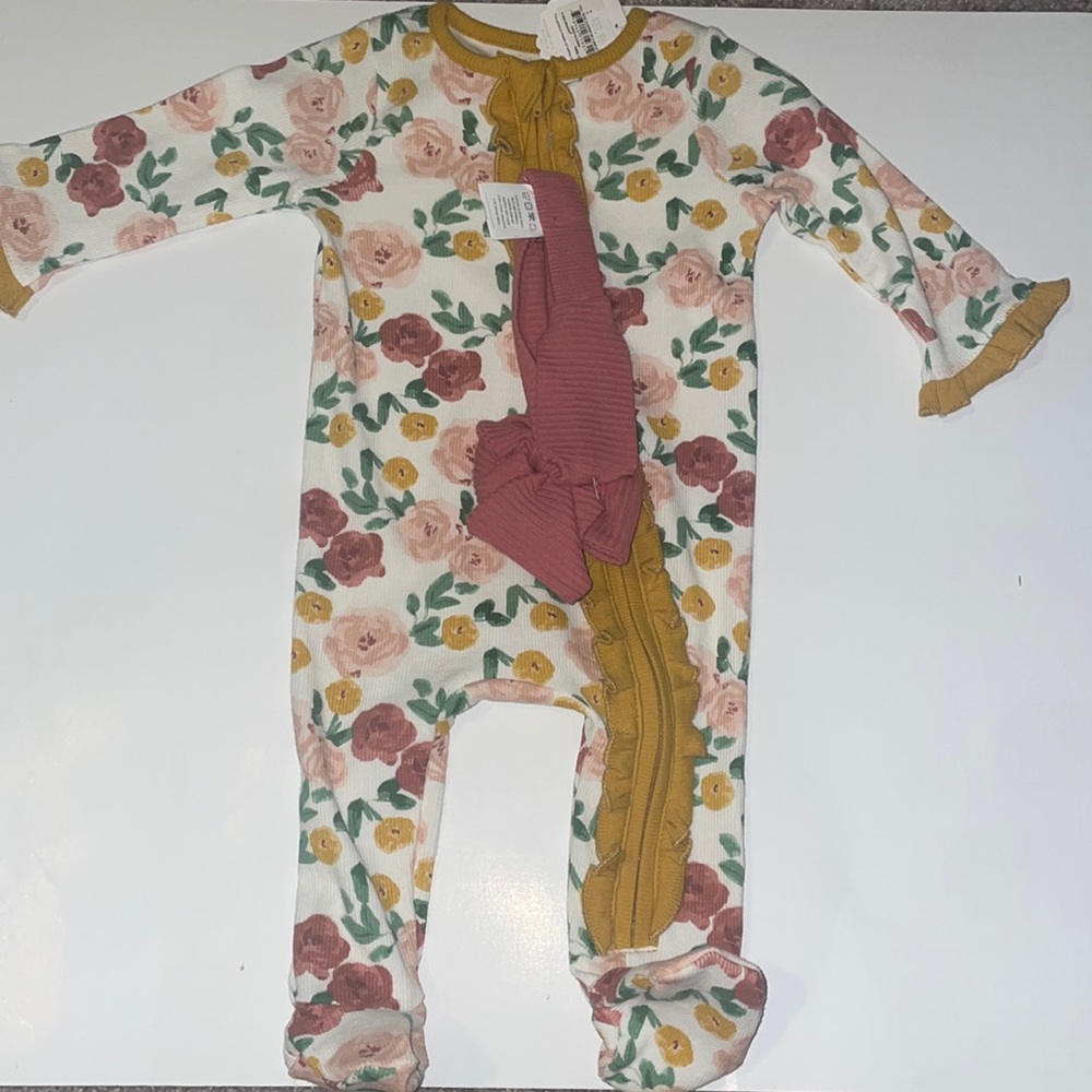 Mud pie footed floral onesie and headband. Size 3-6 months. Never worn.